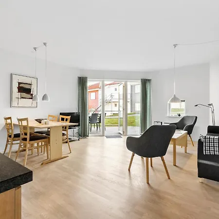 2 Bedroom In Apartment *