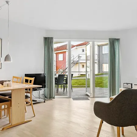 Apartment 2 Bedroom In *